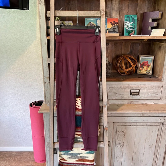 lululemon athletica Pants - Lululemon women’s In Movement Tight 7/8 tight 25” everlux size 4